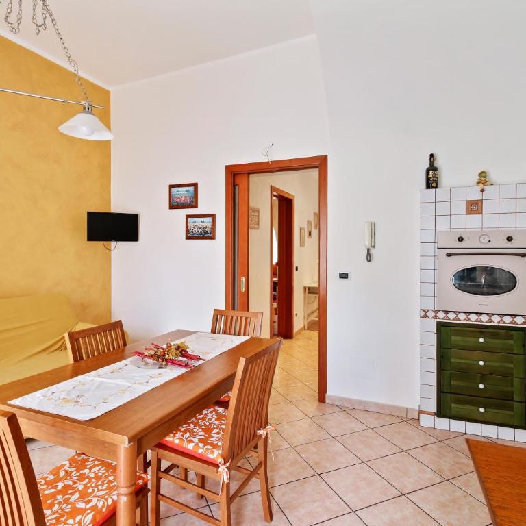 GuestHost - Central Flat with Balconies and Bicycle! - Two-Bedroom Apartment - 12