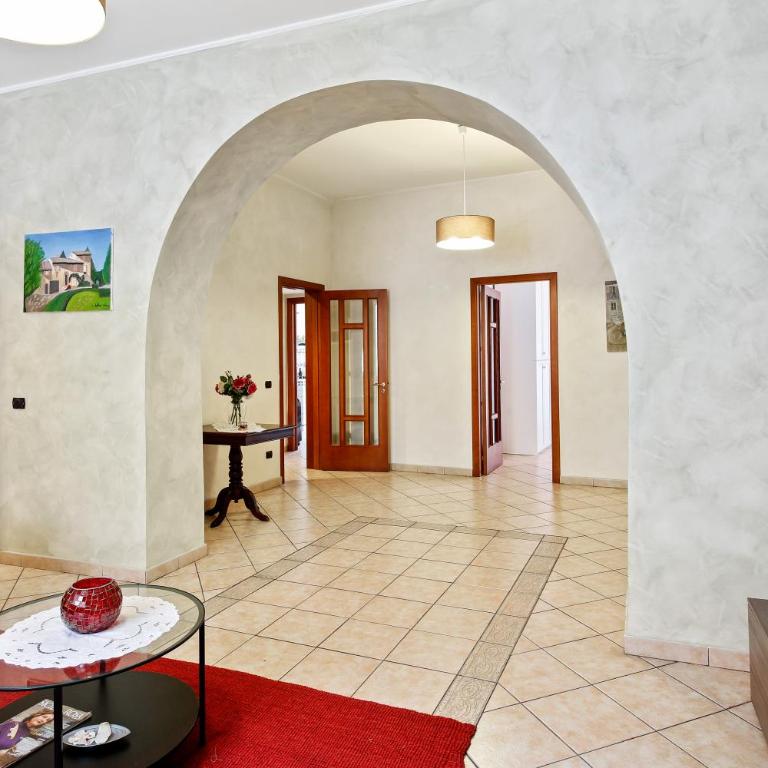GuestHost - Central Flat with Balconies and Bicycle! - Two-Bedroom Apartment - 17