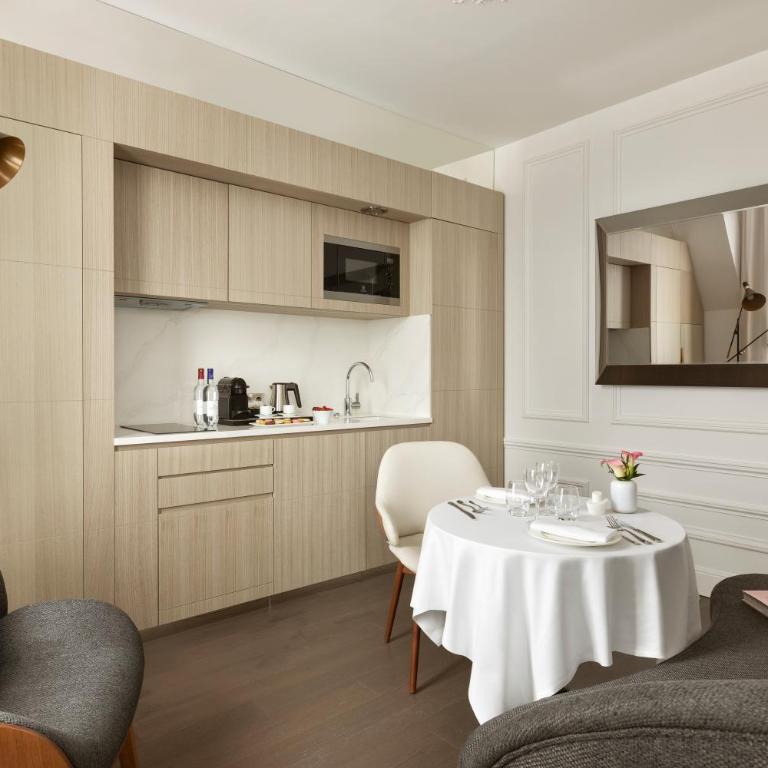 La Clef Champs-Élysées Paris by The Crest Collection - Duplex Montmartre - 1