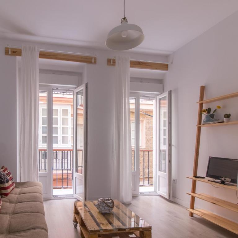 COQUETO APARTAMENTO EN EL CENTRO DE CADIZ - Apartamento de 1 dormitorio - 2