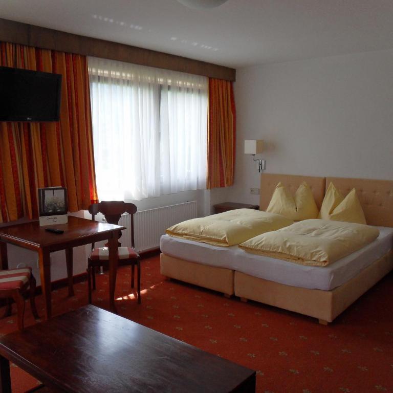 Sportpension Thayer - Vierbettzimmer mit Balkon - 4