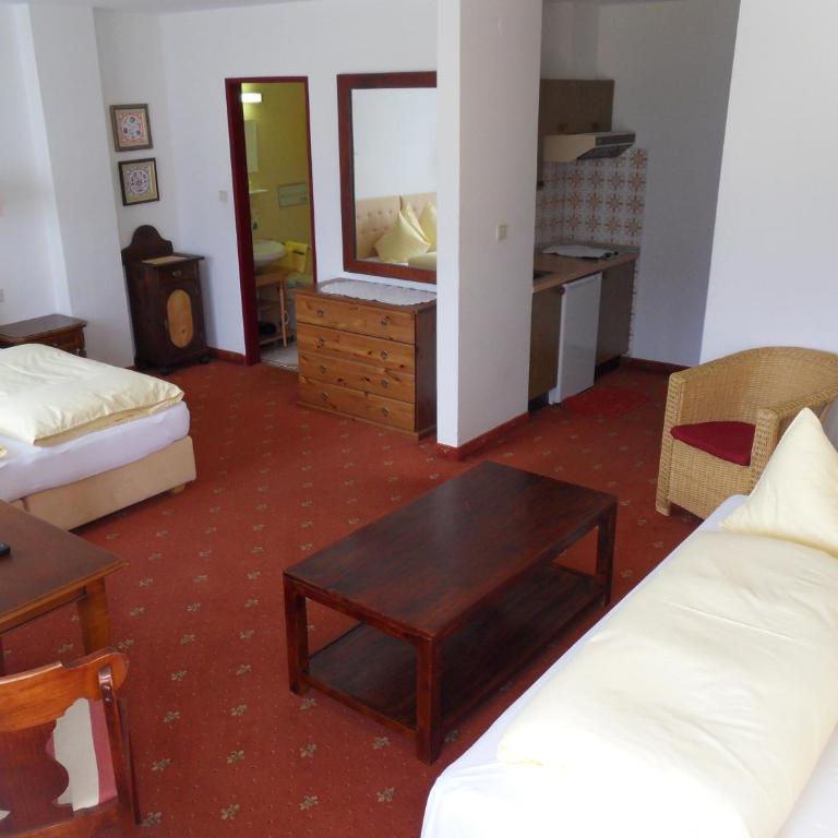 Sportpension Thayer - Vierbettzimmer mit Balkon - 7