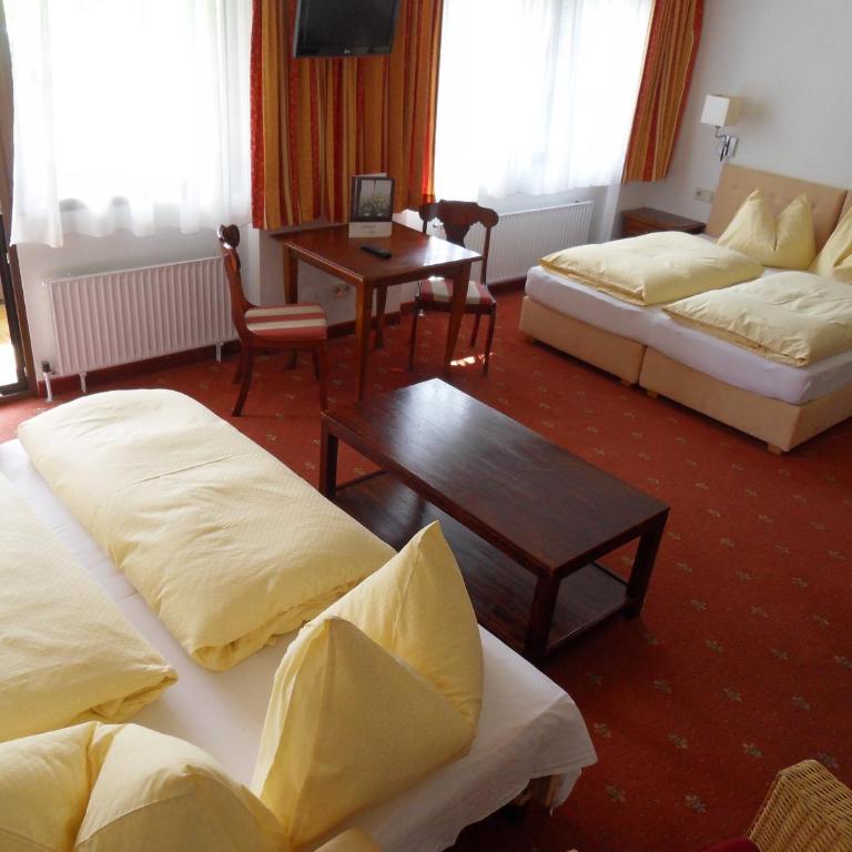 Sportpension Thayer - Vierbettzimmer mit Balkon - 8