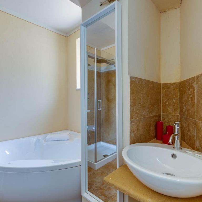 Residenza d'Epoca Sant Egidio - Deluxe Family Room - Belvedere - 10