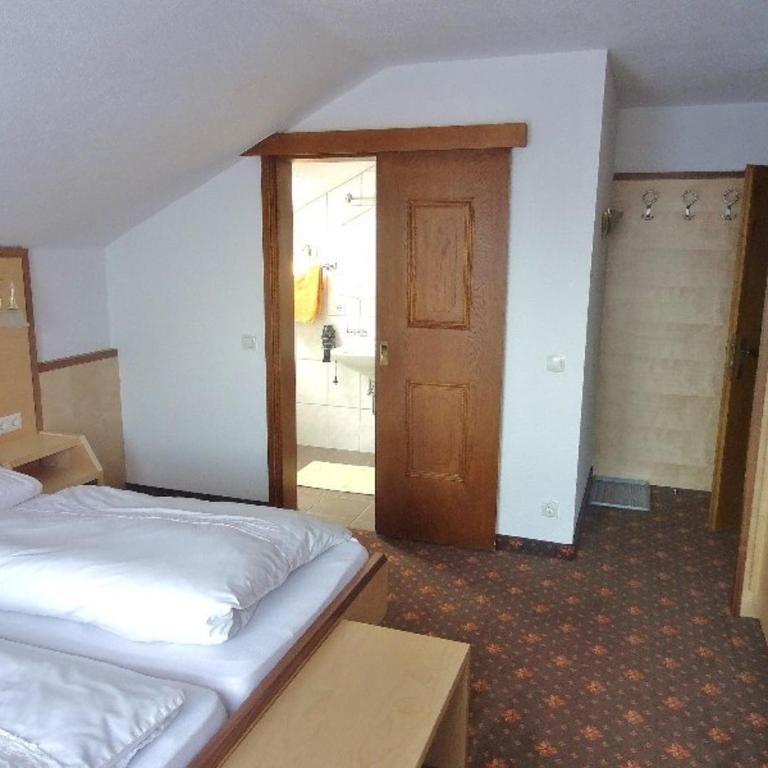 Pension Schöpf - Doppelzimmer mit Balkon - 8