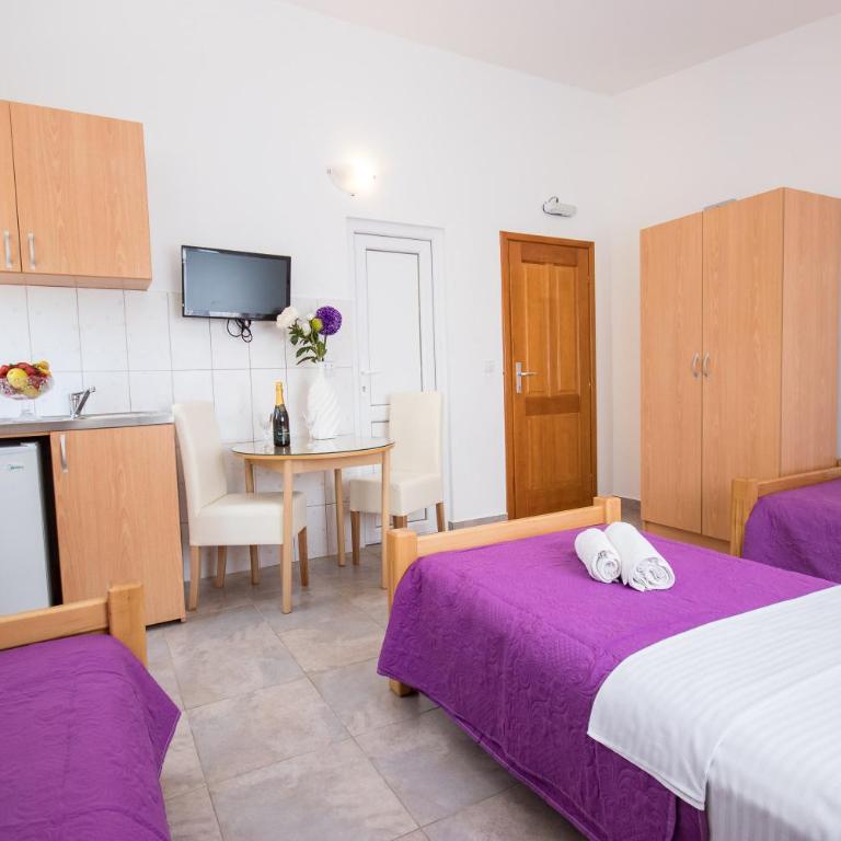 Villa Kovacevic - Triple Room with Bathroom - 8