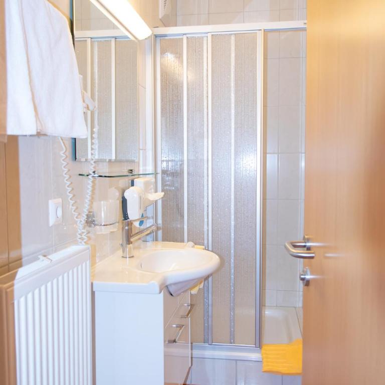 Strandhotel Burgstaller - Doppelzimmer mit Balkon - 4
