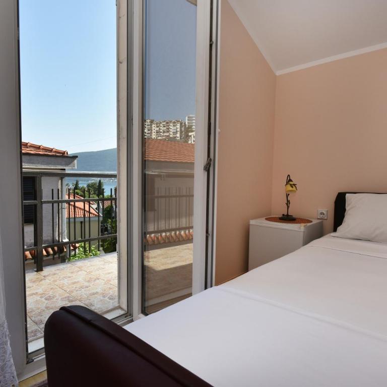 Apartments Marko - Three-Bedroom Apartment with Balcony - 7