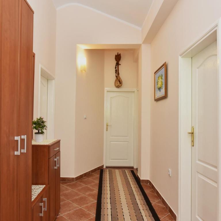 Apartments Marko - Three-Bedroom Apartment with Balcony - 11