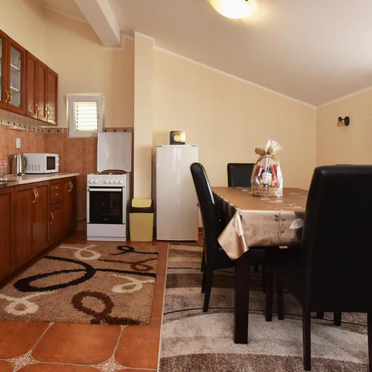 Apartments Marko - Three-Bedroom Apartment with Balcony - 14