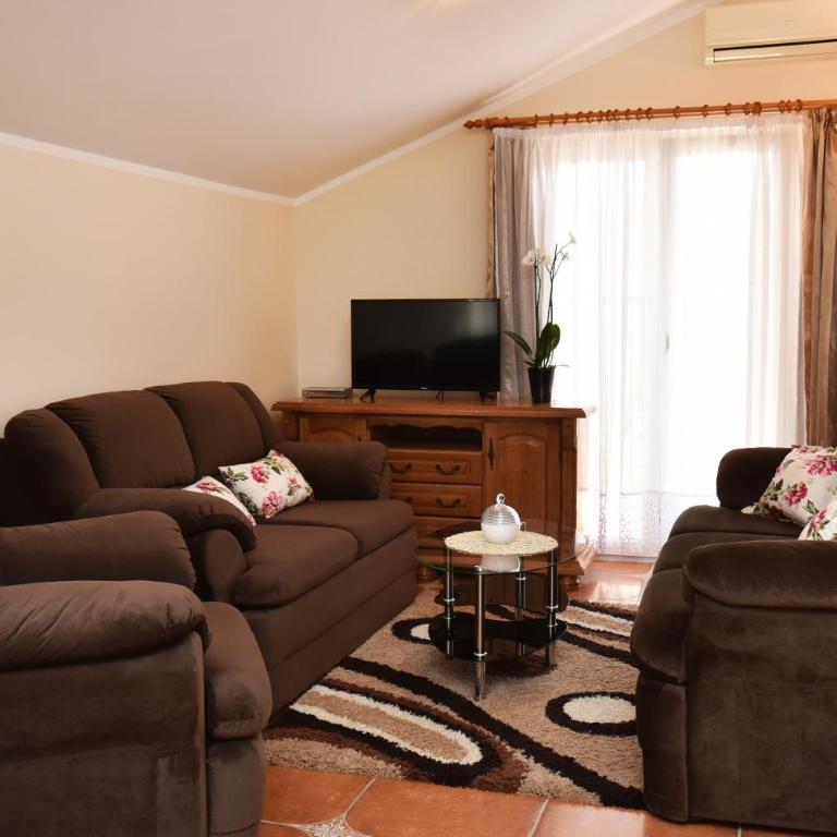 Apartments Marko - Three-Bedroom Apartment with Balcony - 5