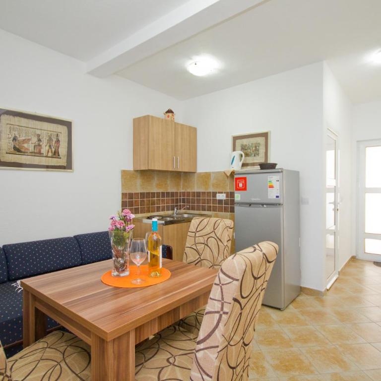 Apartments Dora - One-Bedroom Apartment with Sea View (3 Adults) - 6