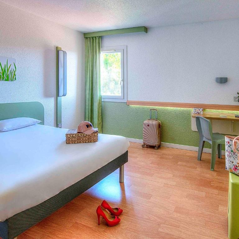 ibis budget Cannes Mougins - Chambre Standard avec 1 Lit Double et 1 Lit Simple - 7