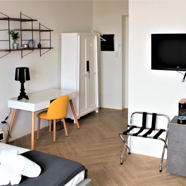 TOREMARE SUITE MARZAMEMI - Double Room with Balcony (2 Adults + 1 Child) - 4