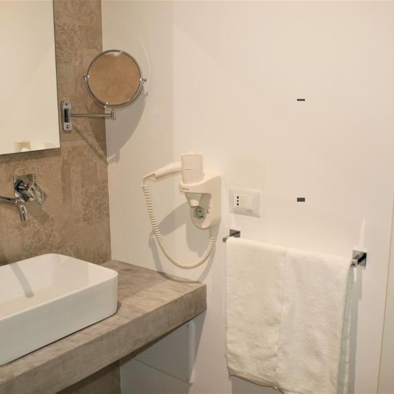 TOREMARE SUITE MARZAMEMI - Double Room with Balcony (2 Adults + 1 Child) - 2