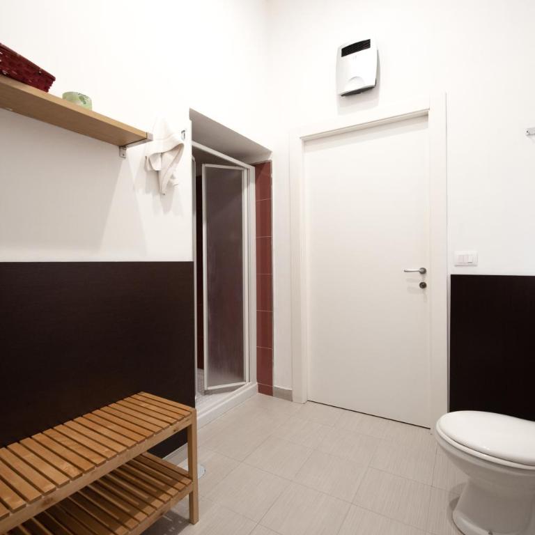 Napoli Experience - Camera Familiare con Balcone - 5
