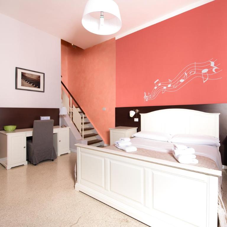 Napoli Experience - Camera Familiare con Balcone - 2