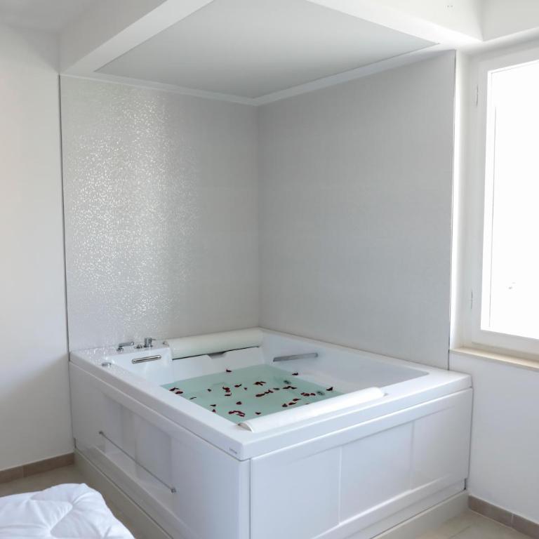 R & D - Queen Room with Spa Bath - 1