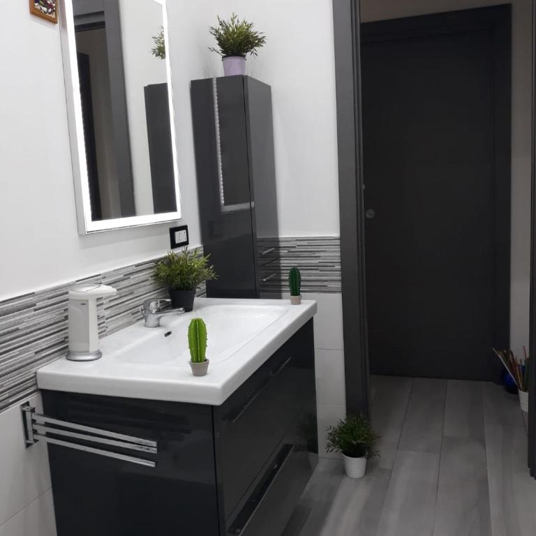 Casa Le Rose - Appartamento con 2 Camere da Letto - 64