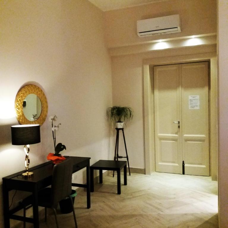 B&B Oriental Palace - Standard King Room - 2