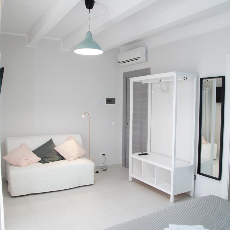 Guest House Nonnolorè - Camera Matrimoniale con Letto Supplementare - 11