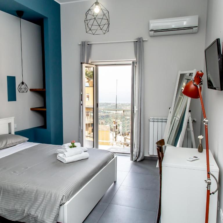 Guest House Nonnolorè - Camera Matrimoniale Deluxe con Balcone e Vista Mare - 1