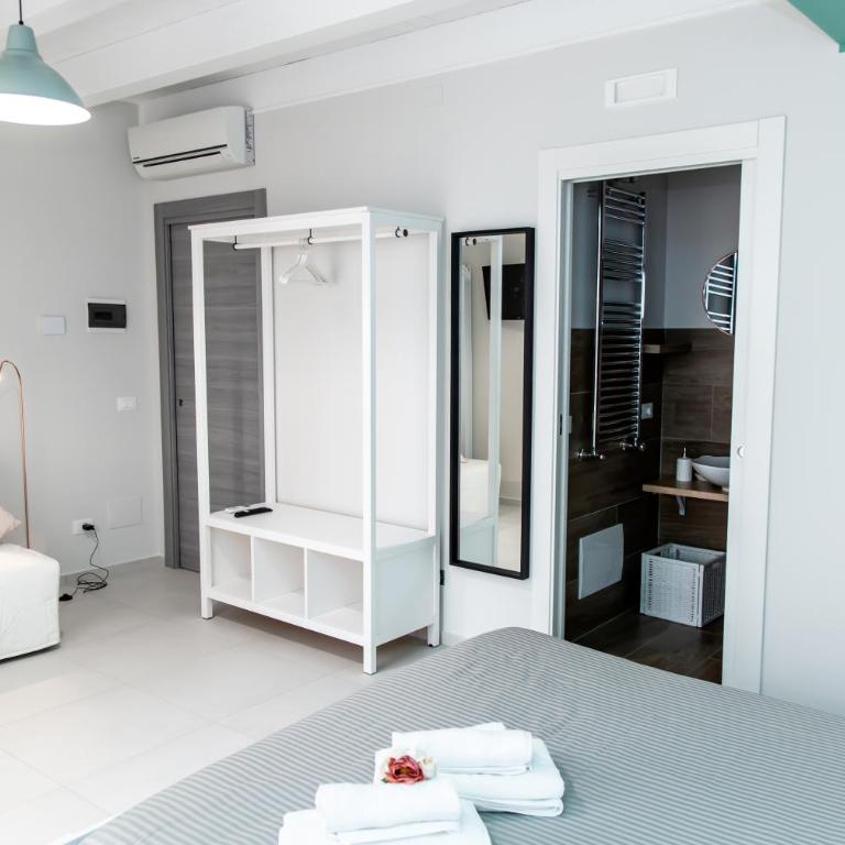 Guest House Nonnolorè - Camera Matrimoniale con Letto Supplementare - 18