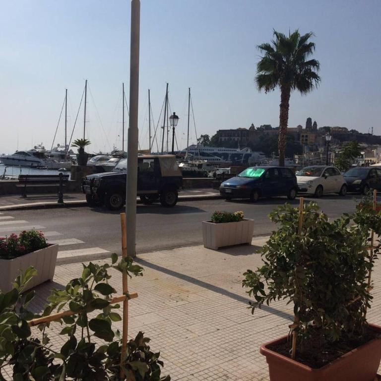 Lipari by the Port (B) - Holiday Housing - Appartamento con Vista Mare - 9