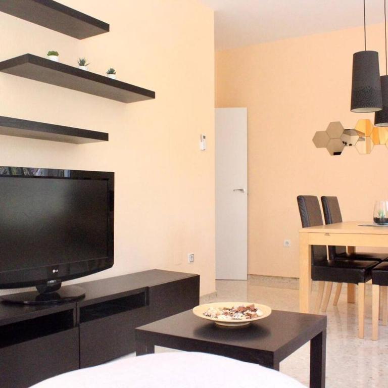 Renovado y muy cerca del centro urbano - Two-Bedroom Apartment - 4