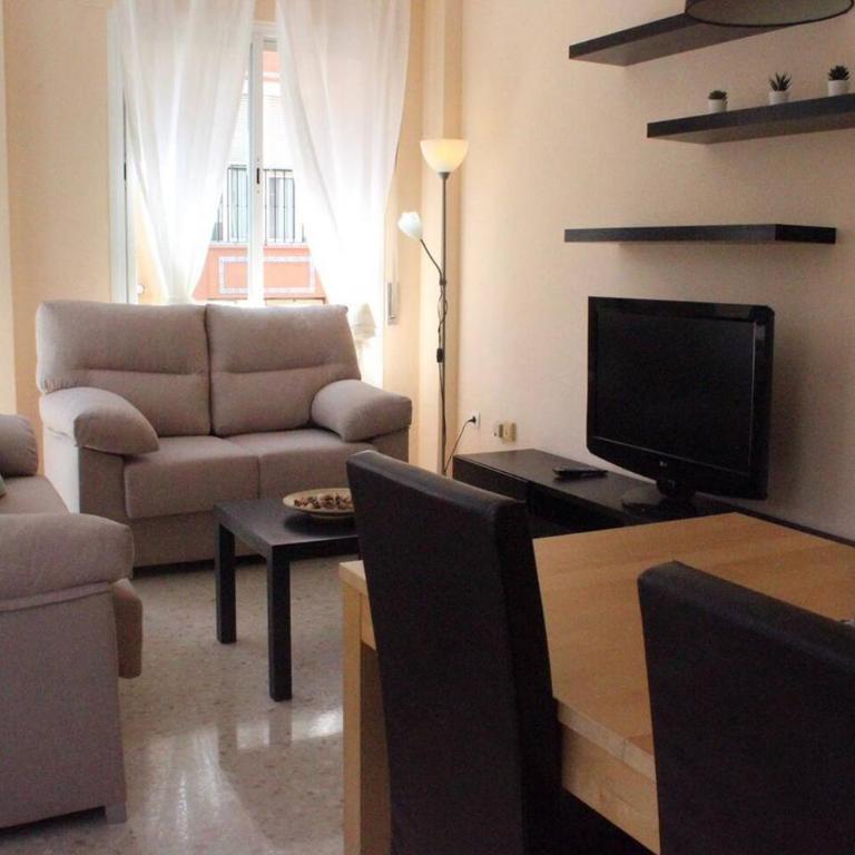 Renovado y muy cerca del centro urbano - Two-Bedroom Apartment - 2