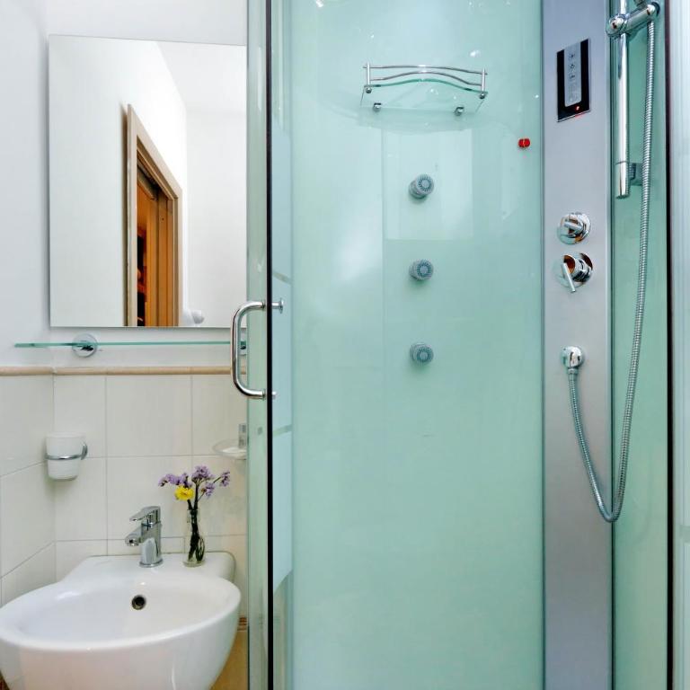 Gialli Vatican Guesthouse - Double Room with Private Bathroom - 7