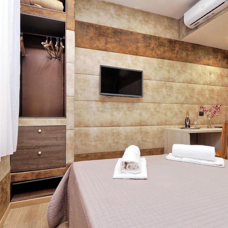 Gialli Vatican Guesthouse - Double Room with Private Bathroom - 8
