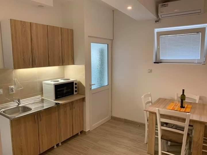 Apartments Dabovic - Studio Apartment - 12
