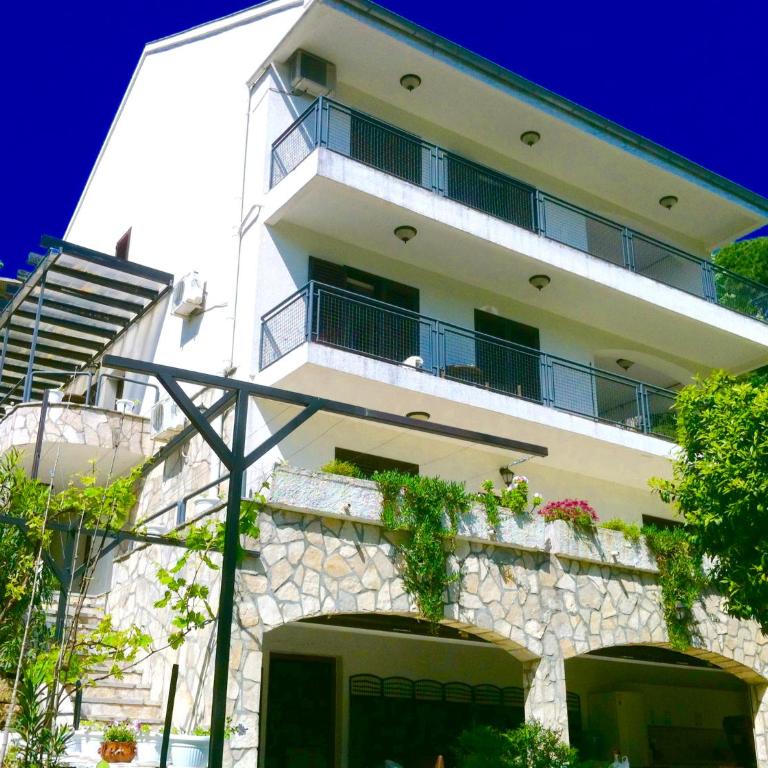 Villa Monte Boutique Apartments in Herceg Novi - Apartment with Balcony - 1