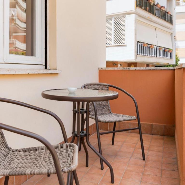 Roma Talenti Breme B&B - Camera Tripla con Balcone - 8
