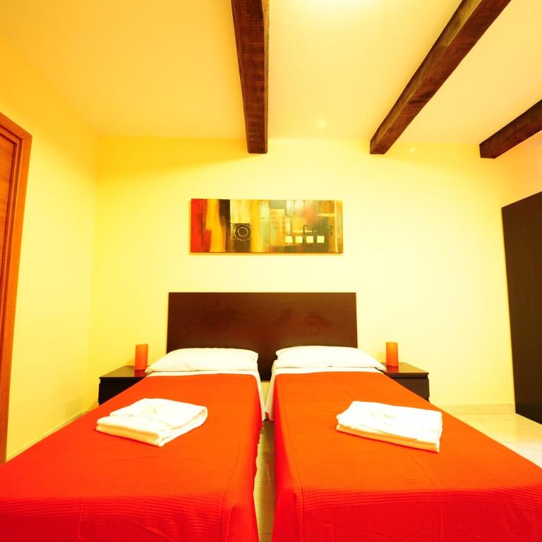Hotel Mosaic - Twin Room with Private Bathroom - 2