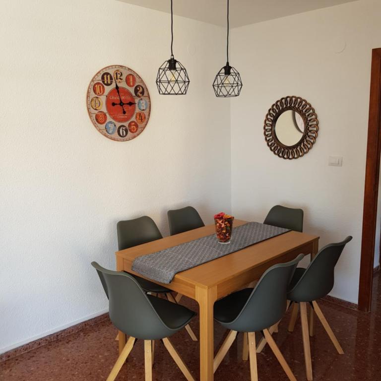 Fantástico apartamento en la playa - Three-Bedroom Apartment - 4