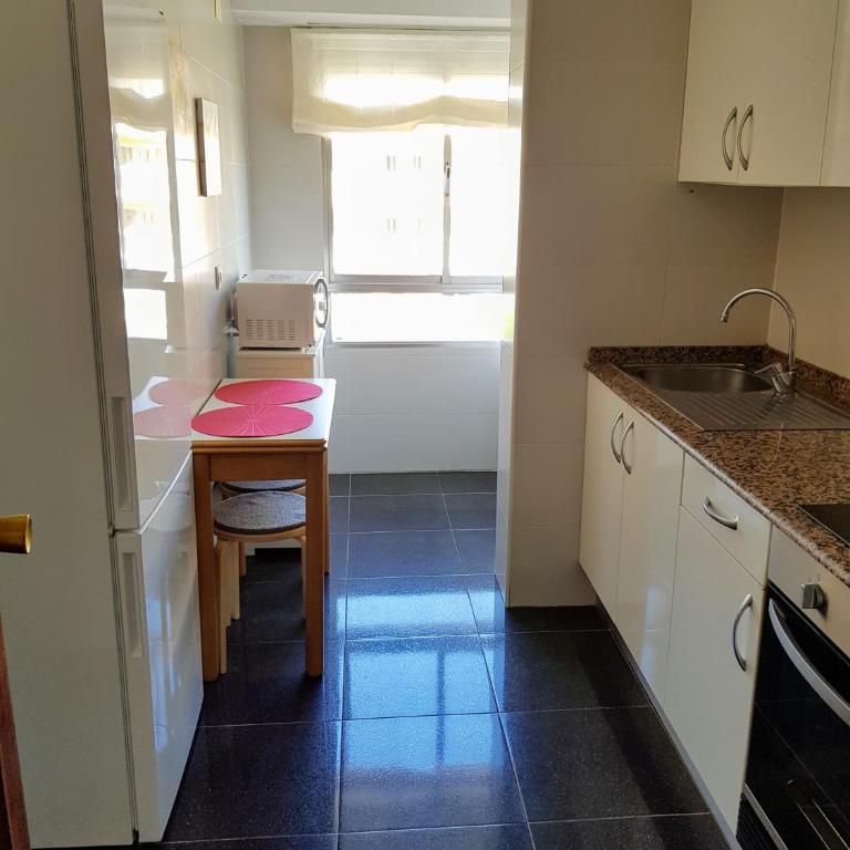 Fantástico apartamento en la playa - Three-Bedroom Apartment - 9