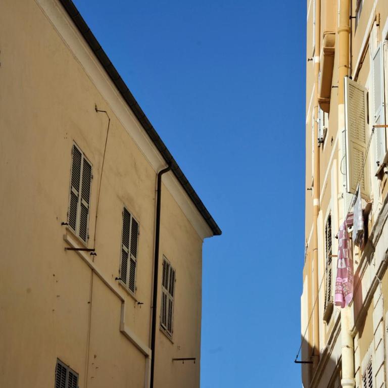 GIARDINO IN CITTA; CENTRALISSIMO - Appartamento con 2 Camere da Letto - 55