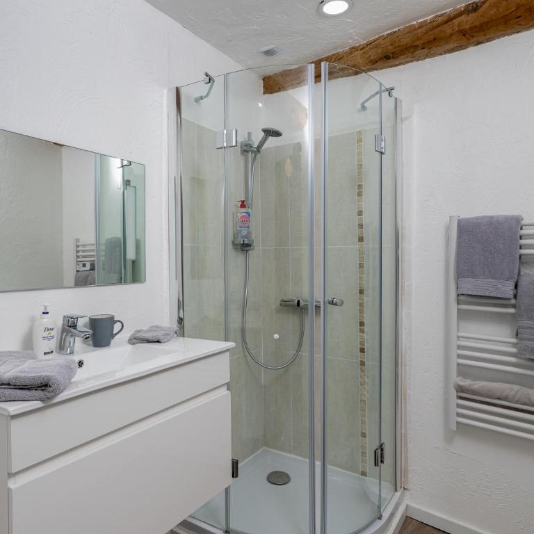 Maison Carles BnB - Studio Lit King-Size avec Canapé-Lit - 4