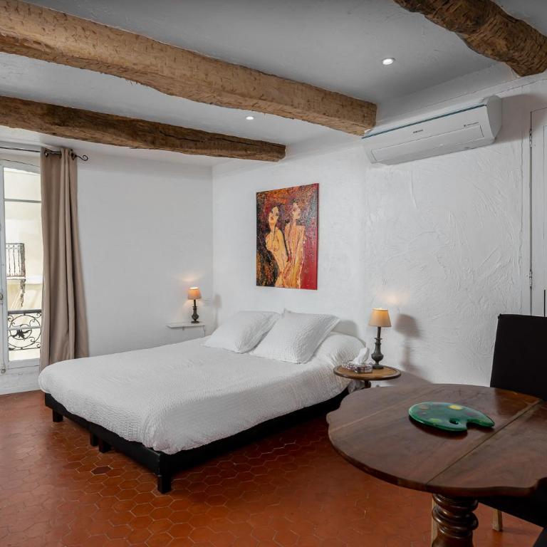 Maison Carles BnB - Suite Lit King-Size - Vue sur Rue - 1