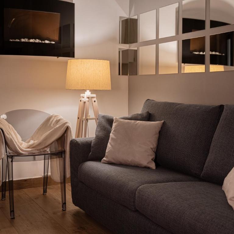 231 Suite Via Roma - Suite Deluxe con Vasca Idromassaggio - 2