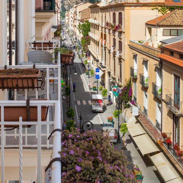 Palazzo Starace - Camera Familiare con Balcone - 5
