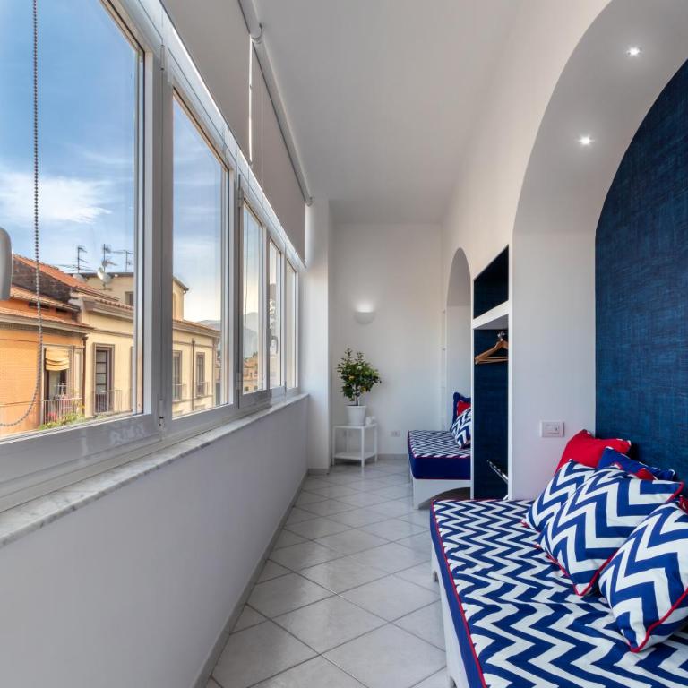 Palazzo Starace - Camera Familiare con Balcone - 9