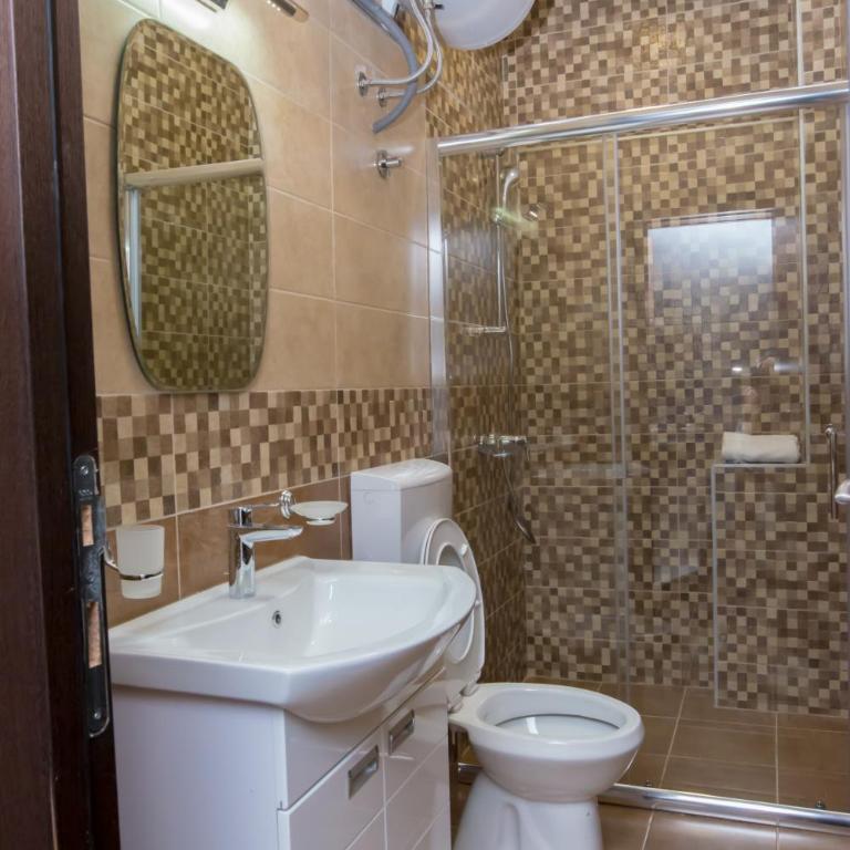 Jovan Apartments - Deluxe Queen Room with Two Queen Beds - 18