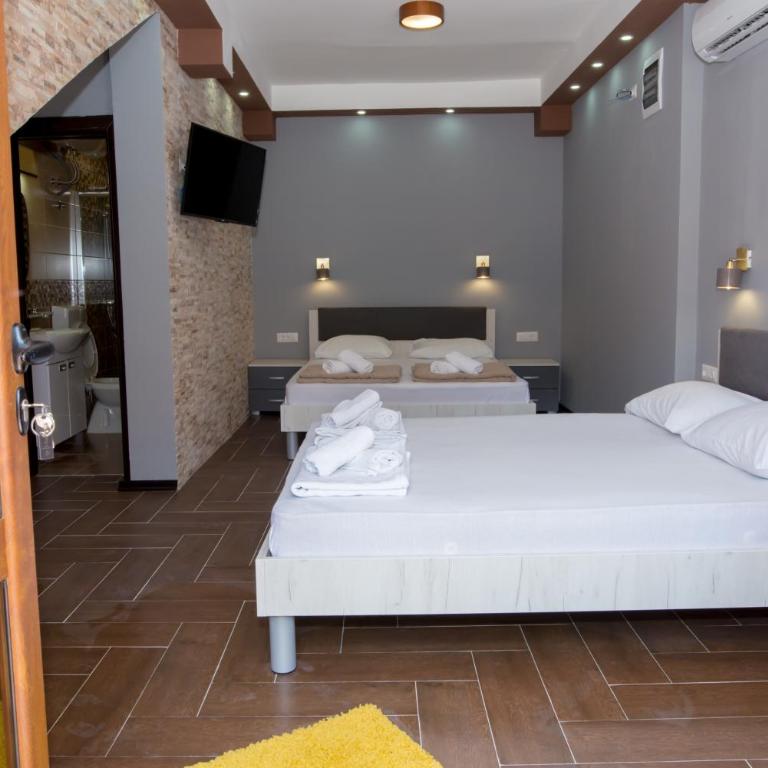 Jovan Apartments - Deluxe Queen Room with Two Queen Beds - 10