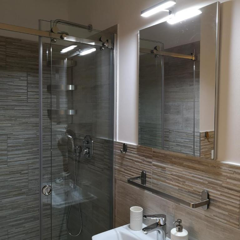 Julia affittacamere - Camera Doppia con Letti Singoli con Bagno Privato - 6