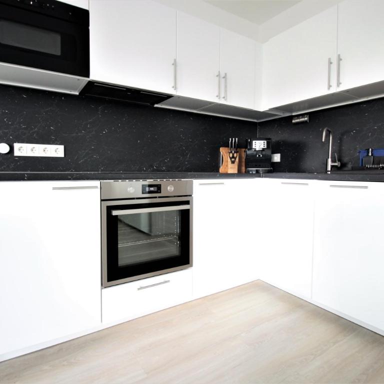 City Apartment - Old Main Bridge, own garage parking space - Apartment mit 1 Schlafzimmer - 2