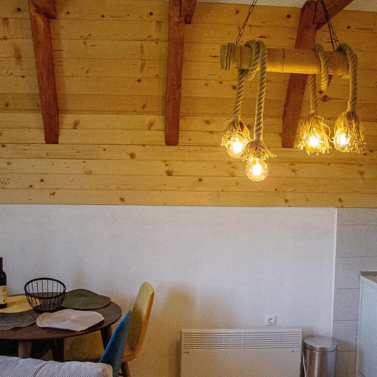 Family Houses Pleme - Two-Bedroom Chalet - 10