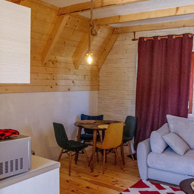 Family Houses Pleme - Two-Bedroom Chalet - 7